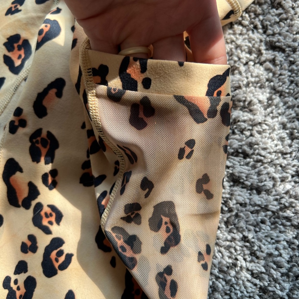 Fabletics Leopard Set - Picture 7 of 7
